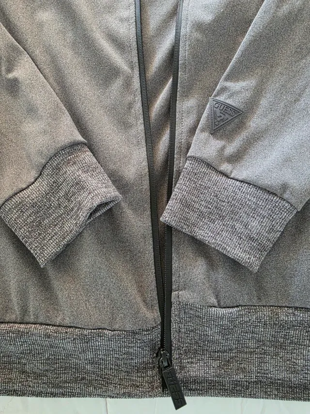 Sudadera Guess con capucha gris