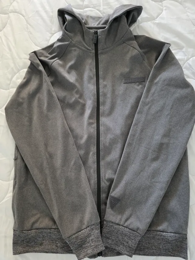 Sudadera Guess con capucha gris