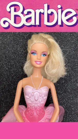 Barbie ballerina bionda