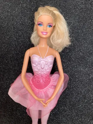 Barbie ballerina bionda