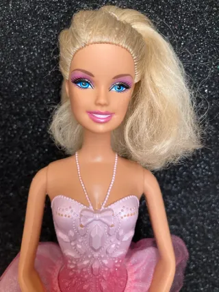 Barbie ballerina bionda