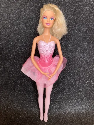 Barbie ballerina bionda