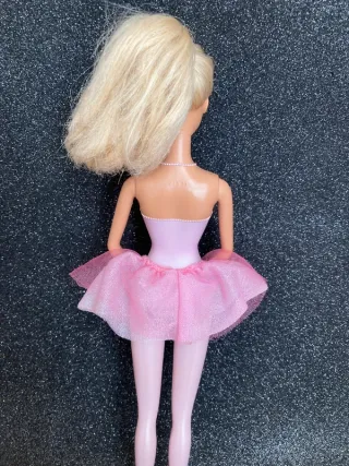 Barbie ballerina bionda