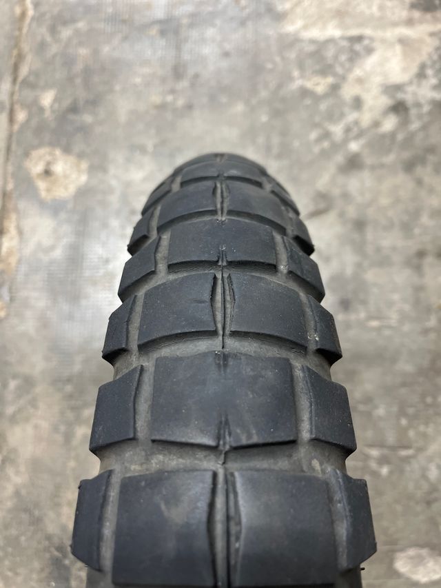 Neumático 90/90 21 54V