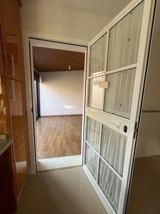 Puerta aluminio blanco 210x90 con cerradura