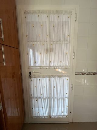 Puerta aluminio blanco 210x90 con cerradura