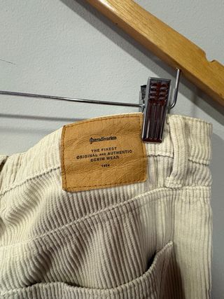 Pantalones beige de pana