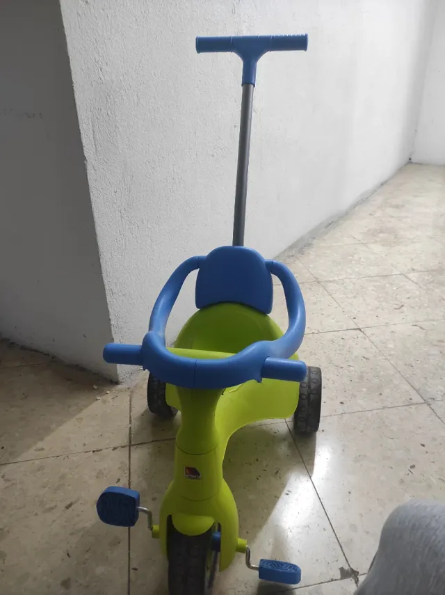 Bici infantil con empujador