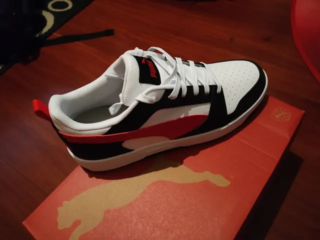 Zapatillas Puma Rebound V6 Negras Rojas Blancas