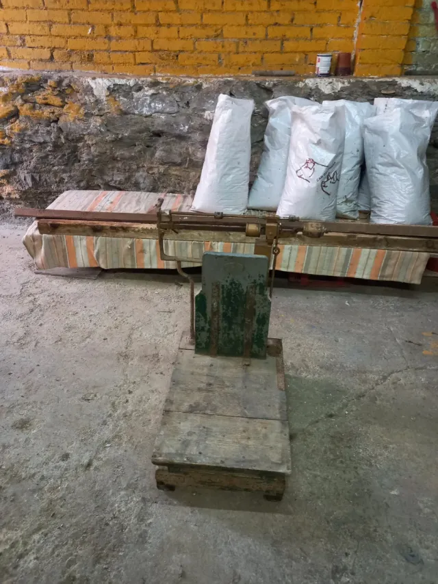 Báscula antigua de pesaje