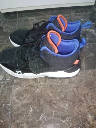 Zapatillas Nike Jordan Negras y Azules