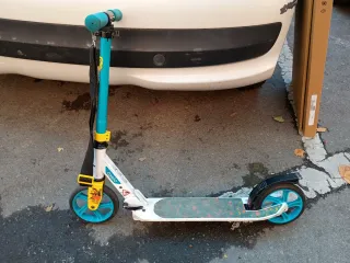 Patinete Oxelo blanco y azul