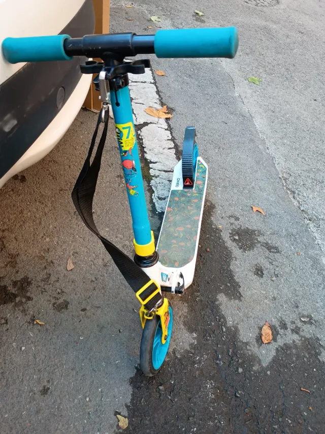 Patinete Oxelo blanco y azul