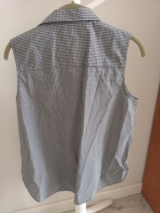 Blusa sin mangas cuadros blanco y negro