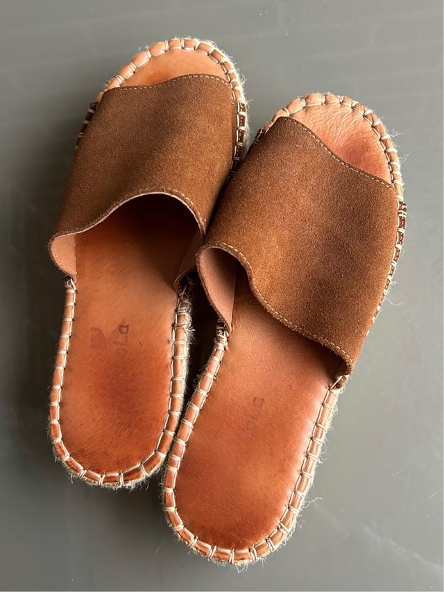 Sandali marroni da donna con tacco in canapa 