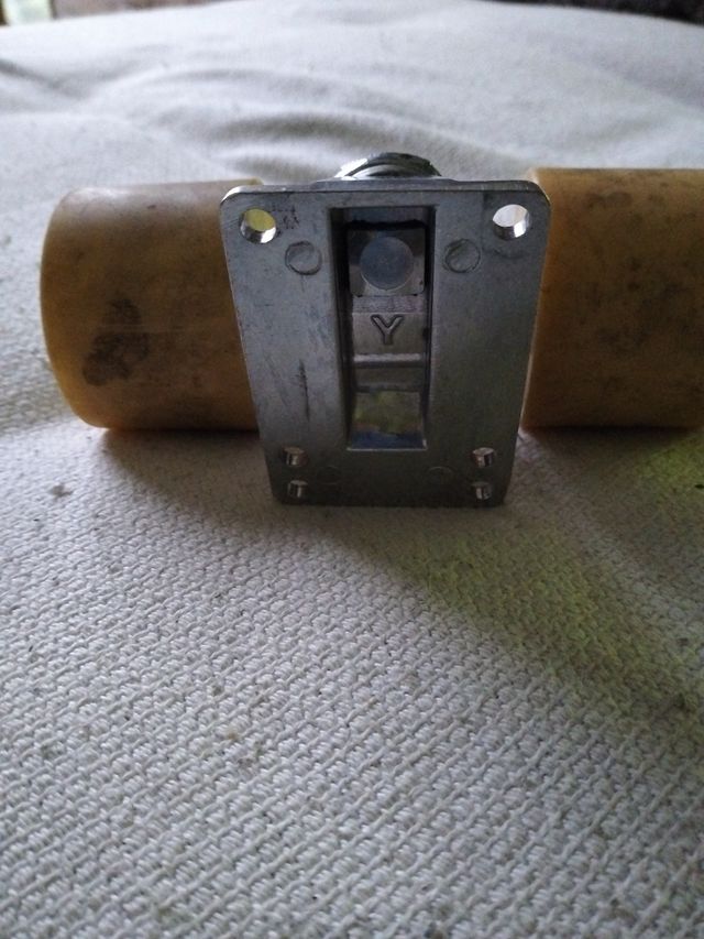 Eje de skate con ruedas