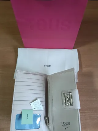 CARTERA TOUS BEIGE NUEVA PIEL 
IDEAL PARA REGALAR 