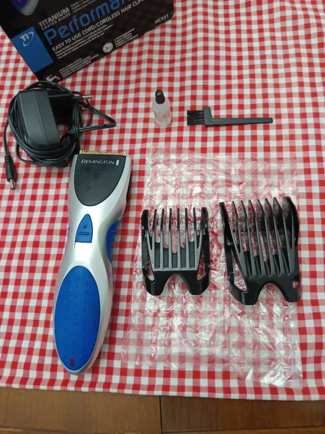 Cortapelos Remington Titanium HC331