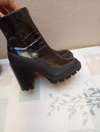 Botines ONLY Shoes Negros Charol Tacón