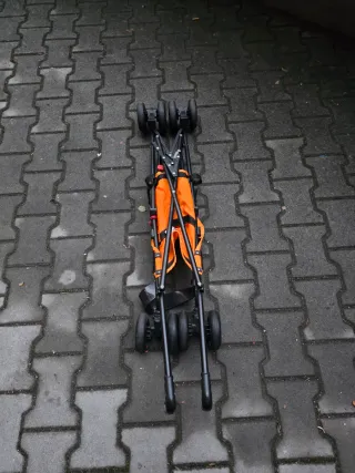 Passeggino leggero Giordani arancione