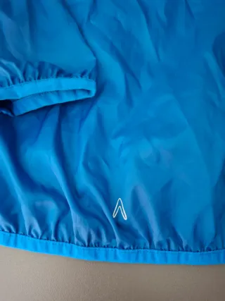 Chubasquero cortavientos azul