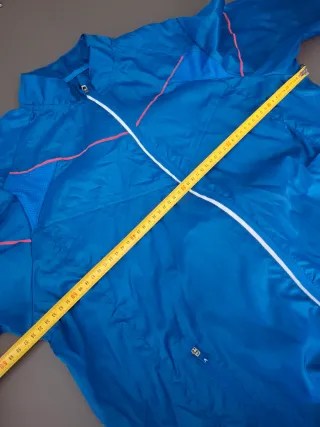 Chubasquero cortavientos azul