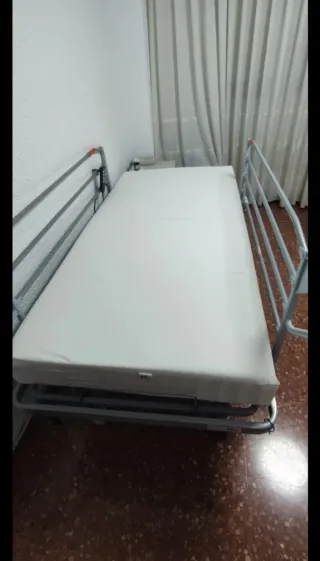 Cama articulada geriátrica