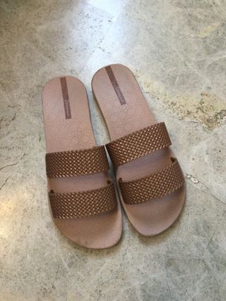 Chanclas Ipanema rosas.