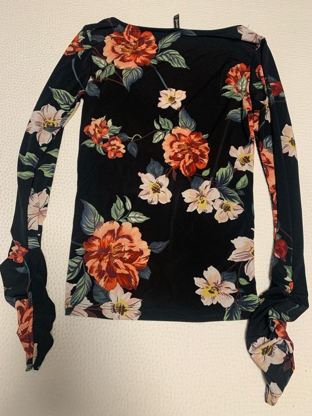 Camiseta floral manga larga