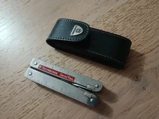 Victorinox Swiss Tool con custodia