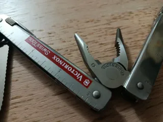 Victorinox Swiss Tool con custodia