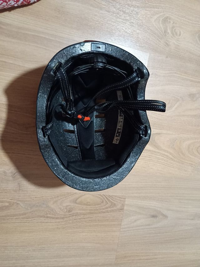 Casco Youin Negro con Luz Trasera LED