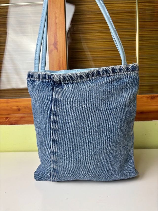 Bolso denim azul claro con asas celestes 24x26x5