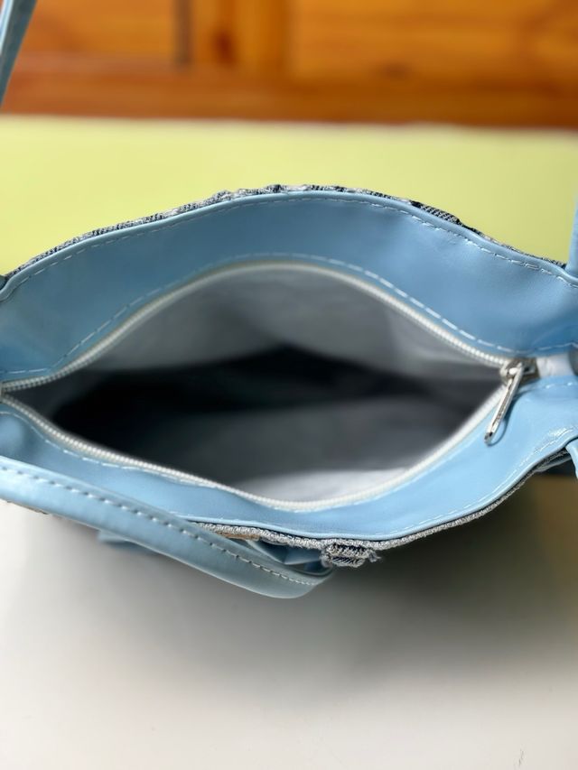 Bolso denim azul claro con asas celestes 24x26x5