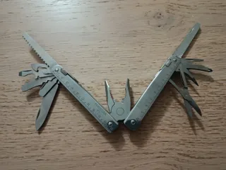 Victorinox Swiss Tool con accessori