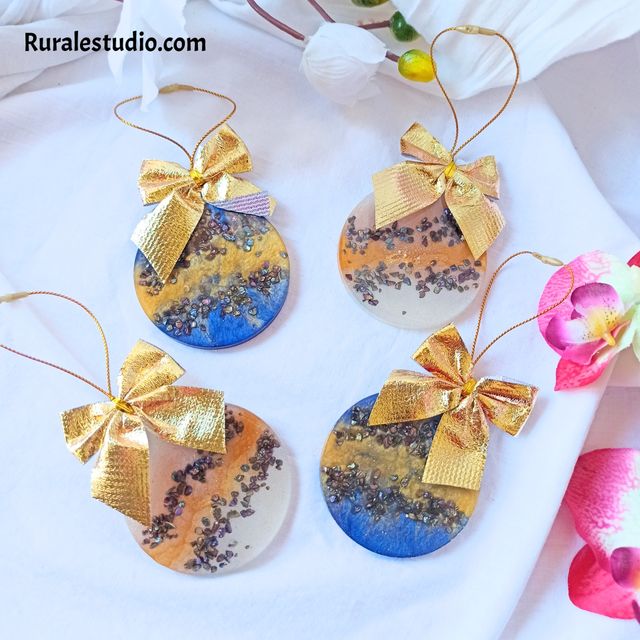 Lote 4 adornos árbol Navidad resina