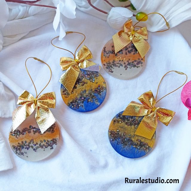 Lote 4 adornos árbol Navidad resina