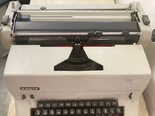 Máquina de escribir Facit
