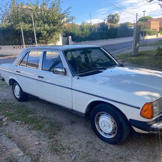 Mercedes-Benz  w123 1980