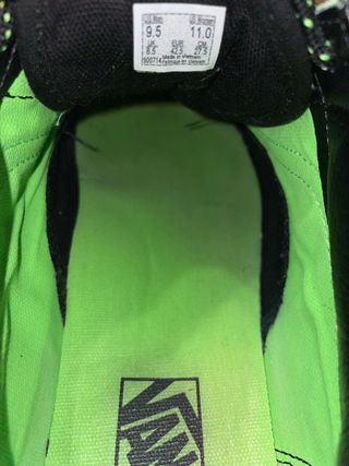 Zapatillas Vans Negras con Detalles Verdes