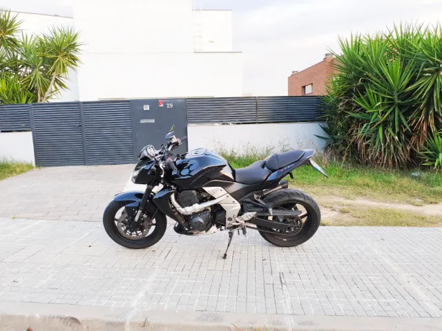 KAWASAKI Z750 R FULL BLACK