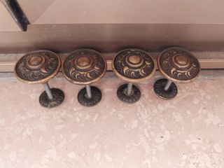 Pomelli rotondi vintage con rosetta in metallo