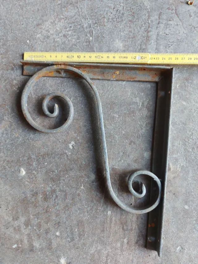 Reggimensola in metallo