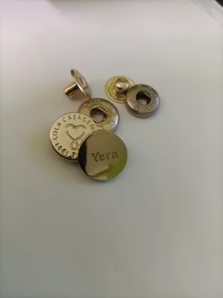 Botones Bimba y Lola y Yera dorados