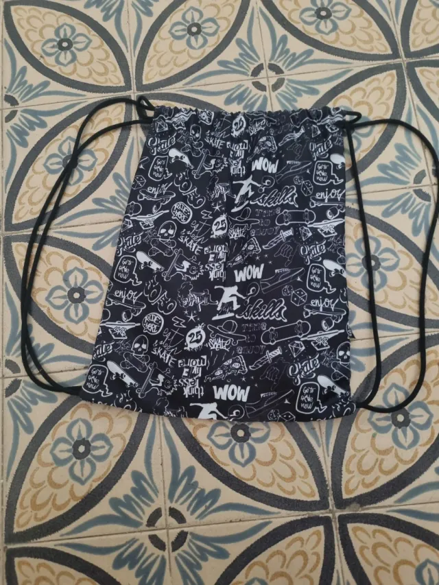 Mochila de cuerdas con estampado skate