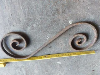 Accessorio in ferro battuto decorativo