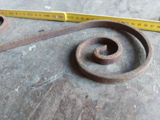 Accessorio in ferro battuto decorativo