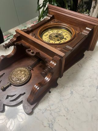 Orologio a pendolo da parete vintage in legno