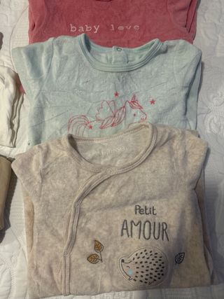 Pack 2 bodys y 5 pijamas bebé. De 12 a 18 meses.
