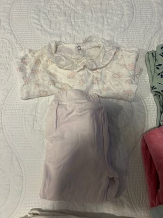 Pack 2 bodys y 5 pijamas bebé. De 12 a 18 meses.